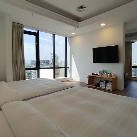 Hotel First Plaza Taichung Exterior foto