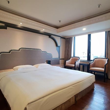 Hotel First Plaza Taichung Exterior foto