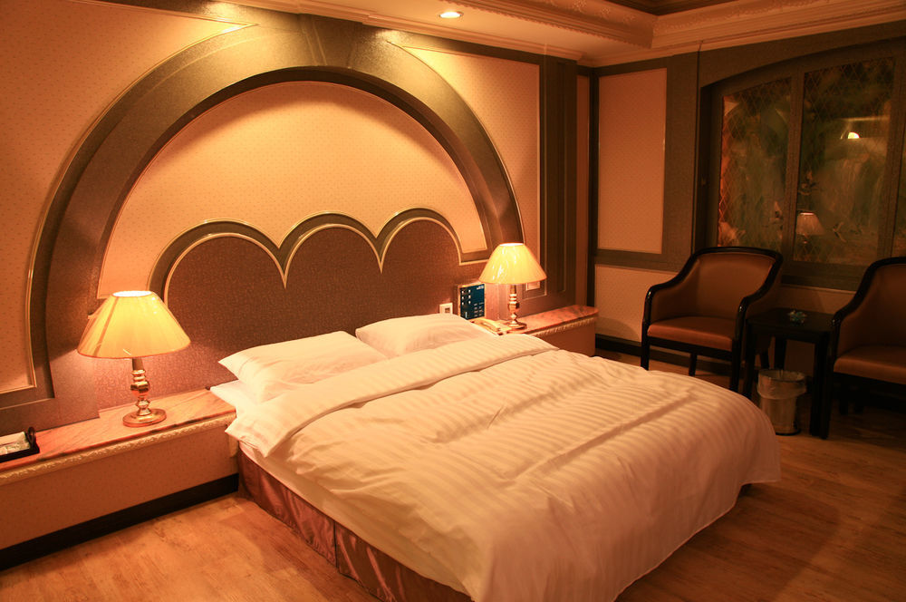 Hotel First Plaza Taichung Exterior foto