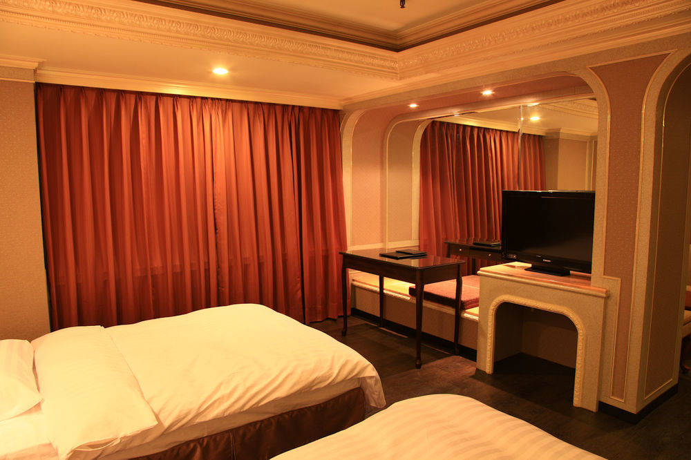Hotel First Plaza Taichung Exterior foto