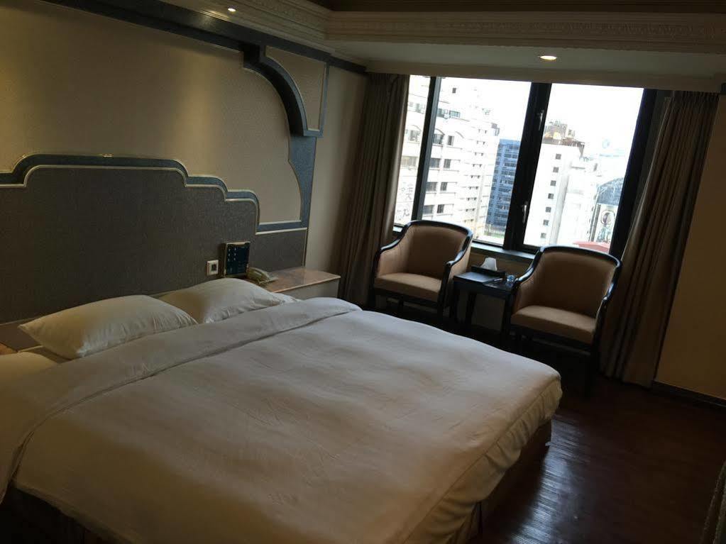 Hotel First Plaza Taichung Exterior foto