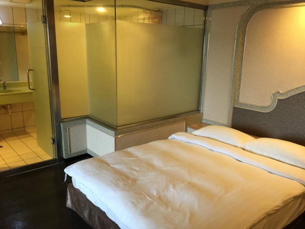 Hotel First Plaza Taichung Exterior foto