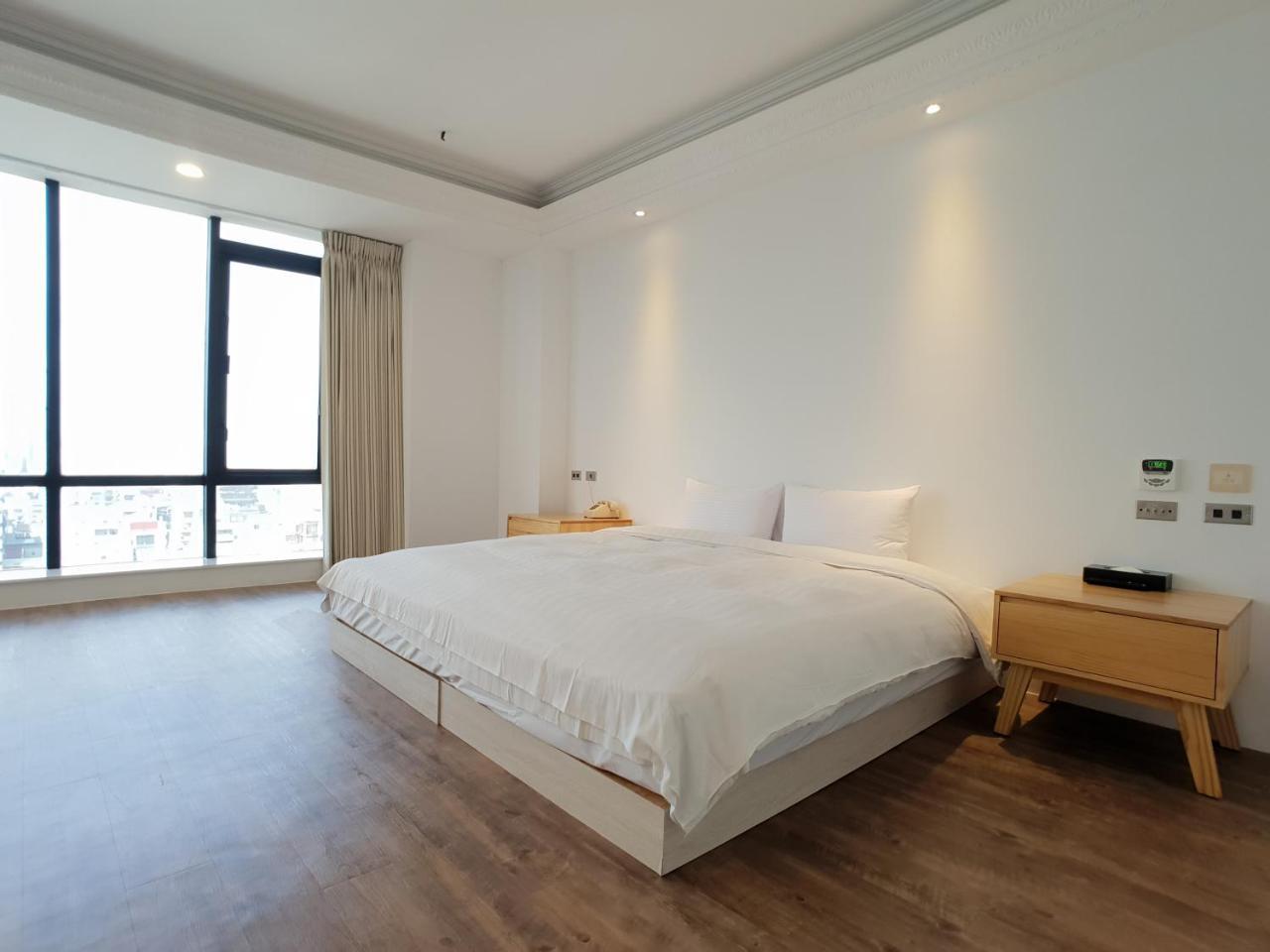Hotel First Plaza Taichung Exterior foto