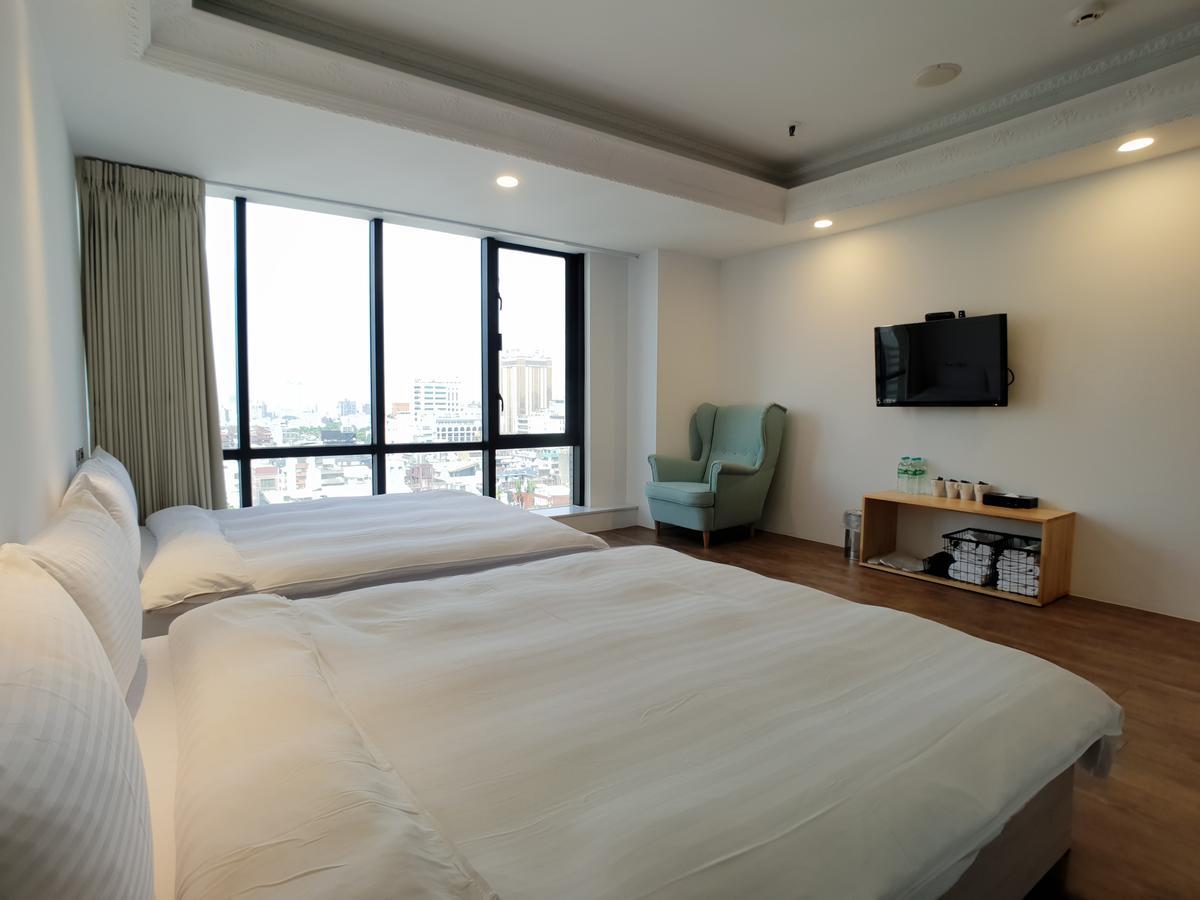 Hotel First Plaza Taichung Exterior foto