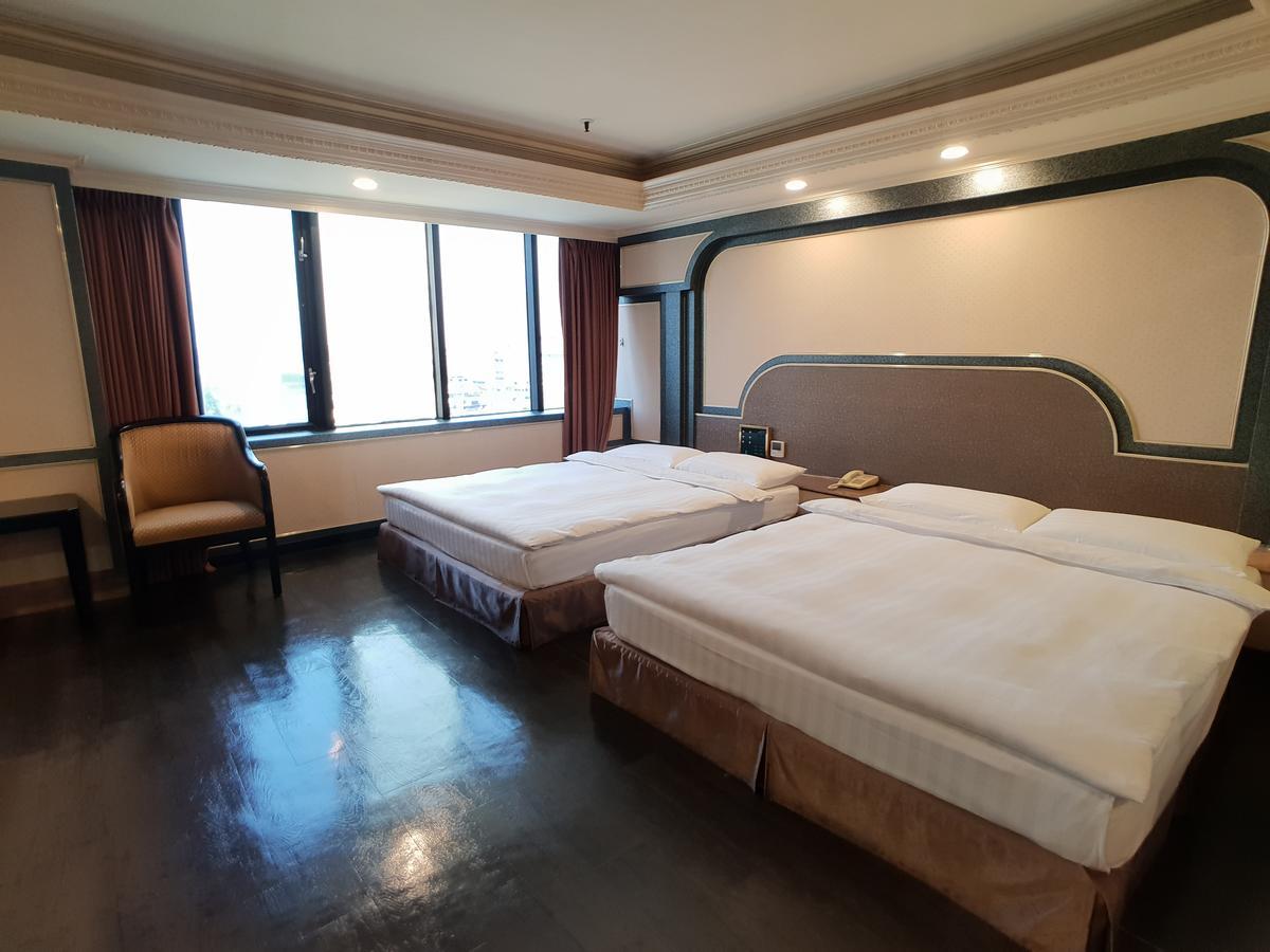 Hotel First Plaza Taichung Exterior foto