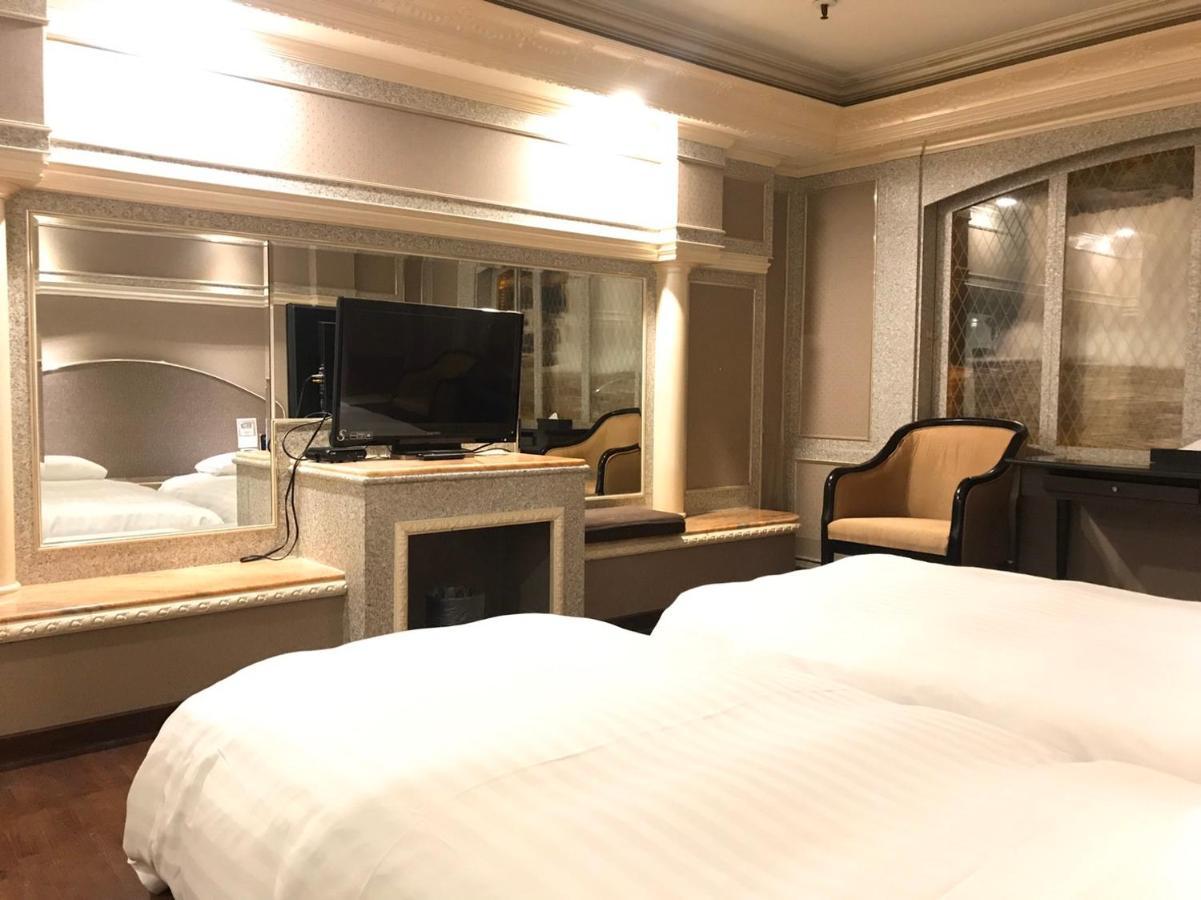 Hotel First Plaza Taichung Exterior foto